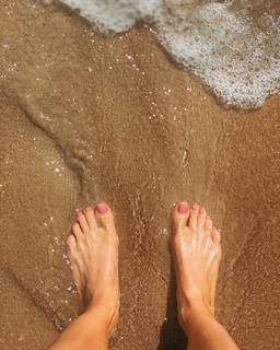 Monique Alfradique feet photo thumbnail