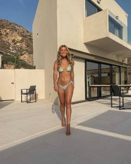 Montana Brown feet photo 10