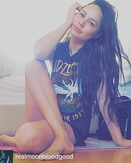 Moon Bloodgood feet photo thumbnail