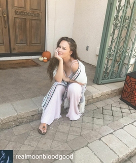 Moon Bloodgood feet photo thumbnail