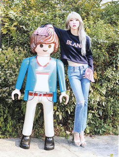 Moon Byul feet photo 3