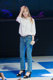 Moon Byul feet photo 9