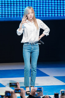 Moon Byul feet photo 3
