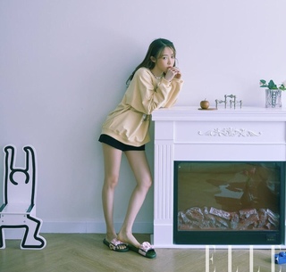 Moon Byul feet photo 19