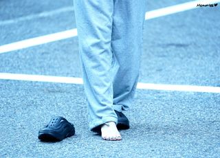 Moon Byul feet photo 1