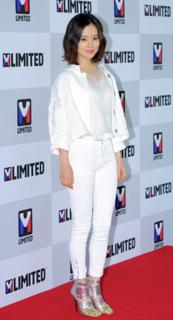 Moon Chae-Won feet photo 2