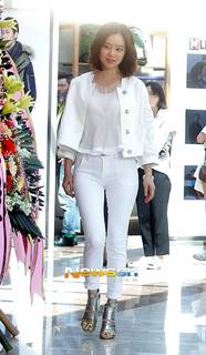 Moon Chae-Won feet photo 4
