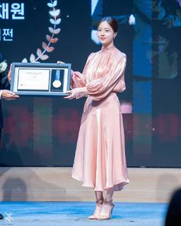 Moon Chae-Won feet photo 2