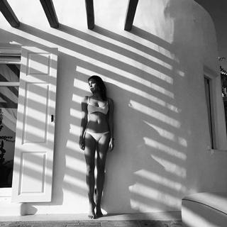 Moran Atias feet photo thumbnail