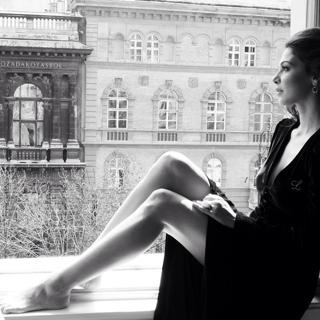 Moran Atias feet photo thumbnail