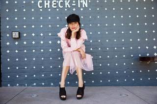 Moran Atias feet photo thumbnail