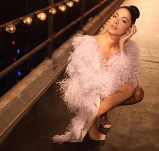 Moran Atias feet photo thumbnail