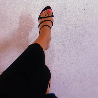 Moran Atias feet photo thumbnail