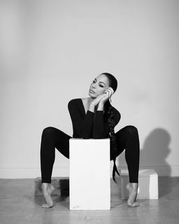 Moran Atias feet photo thumbnail