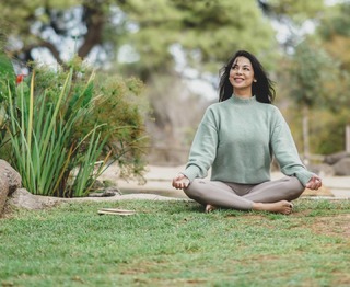 Moran Atias feet photo thumbnail