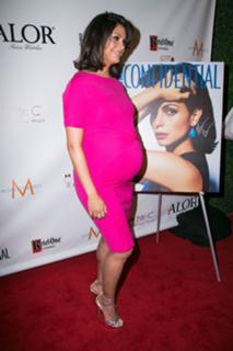 Morena Baccarin feet photo thumbnail