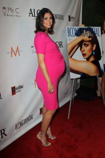 Morena Baccarin feet photo thumbnail