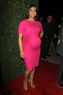 Morena Baccarin feet photo thumbnail