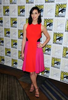 Morena Baccarin feet photo thumbnail
