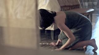 Morena Baccarin feet photo thumbnail