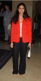 Morena Baccarin feet photo thumbnail