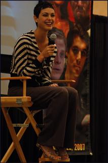 Morena Baccarin feet photo thumbnail