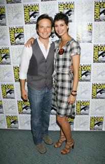 Morena Baccarin feet photo thumbnail