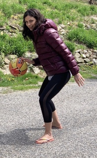 Morena Baccarin feet photo thumbnail