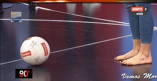 Morena Beltrán feet photo thumbnail