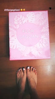 Morena Beltrán feet photo thumbnail