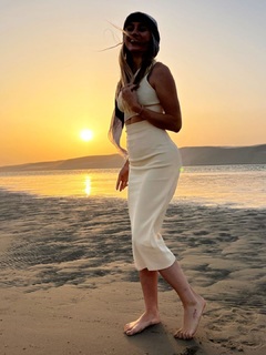 Morena Beltrán feet photo thumbnail