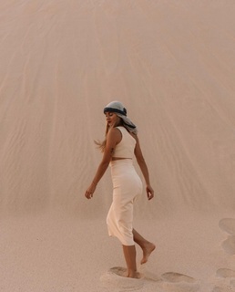 Morena Beltrán feet photo thumbnail