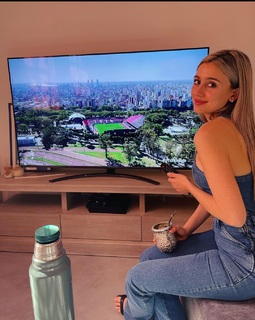 Morena Beltrán feet photo thumbnail