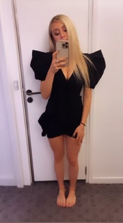 Morena Beltrán feet photo thumbnail