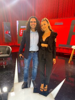 Morena Beltrán feet photo thumbnail