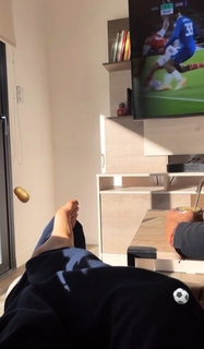 Morena Beltrán feet photo thumbnail