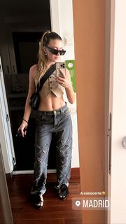 Morena Beltrán feet photo thumbnail