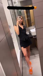 Morena Beltrán feet photo thumbnail