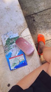 Morena Beltrán feet photo thumbnail