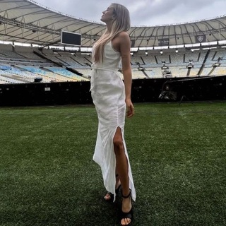 Morena Beltrán feet photo thumbnail