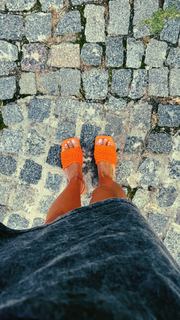 Morena Beltrán feet photo thumbnail