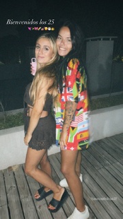 Morena Beltrán feet photo thumbnail