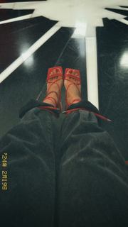 Morena Beltrán feet photo thumbnail