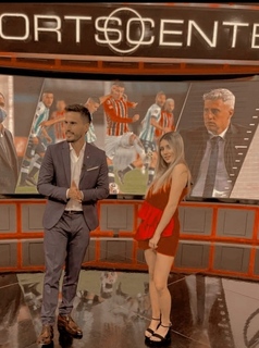 Morena Beltrán feet photo thumbnail