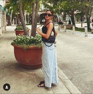 Morena Beltrán feet photo thumbnail