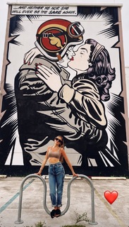 Morena Beltrán feet photo thumbnail