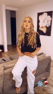 Morena Beltrán feet photo thumbnail