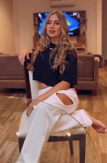 Morena Beltrán feet photo thumbnail