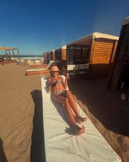 Morena Beltrán feet photo thumbnail