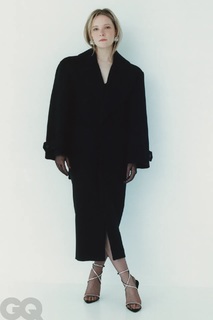 Morfydd Clark feet photo thumbnail